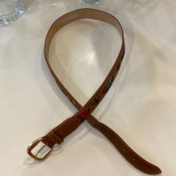Source Unknown Accessories - Ladies Leather Belt w/Embroidery Design. Size XL. 38” Long.
